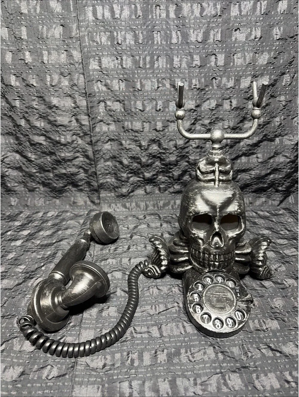 Gemmy Haunted Halloween Skull Talking Telephone With Spinning Red Eyes & Sound